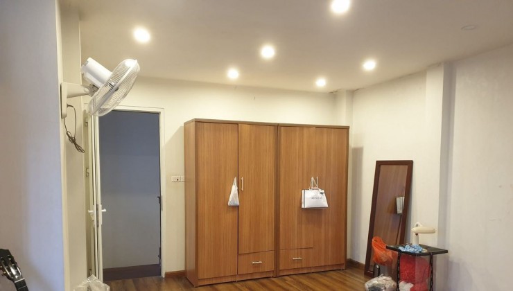 Bán nhà Lâm Hạ 7 tầng, thang máy gâra ô tô, 30/32m2, 8.7 tỷ Long Biên.